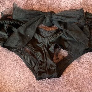 Blackheart Black lace panty with bow